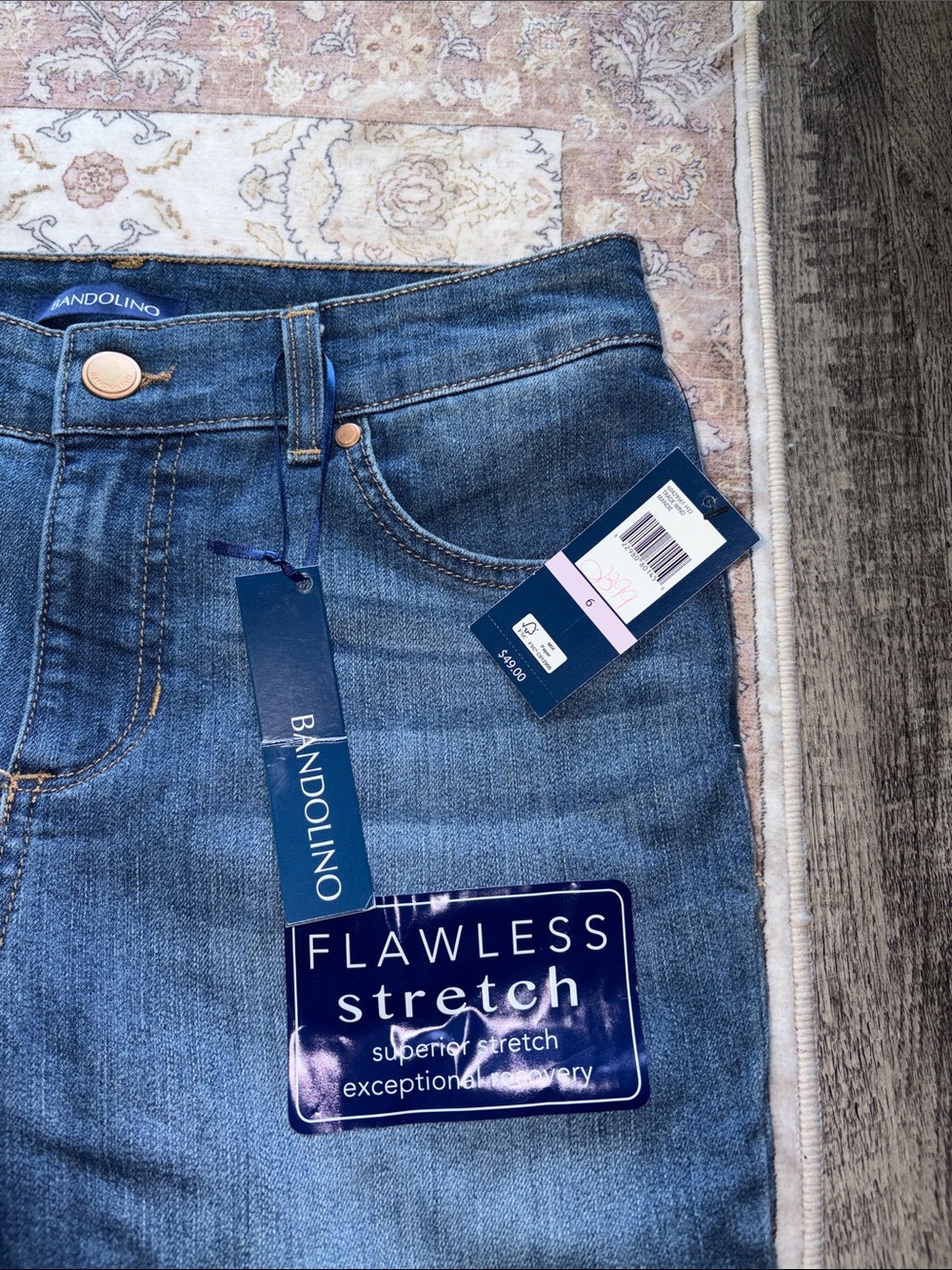 NWT Bandolino Mandie Barely Boot Slim Bootcut Fit Jeans - Women’s size 6 - Picture 3 of 6